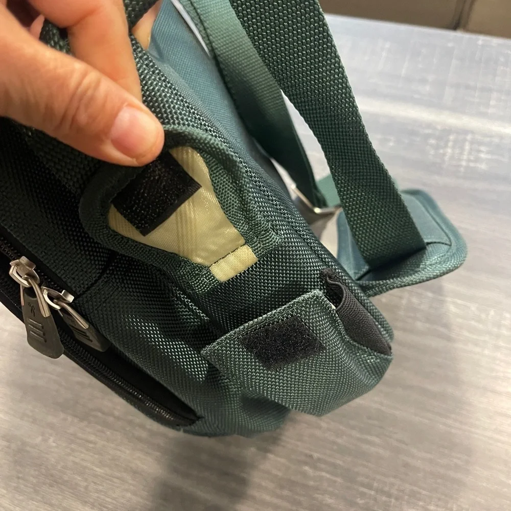 Ricardo Beverly Hills Green Canvas Crossbody Messenger Travel Bag Luggage